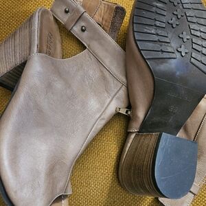 Elegant Tan Leather Mules for Women